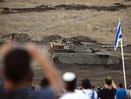 High School students watch tank manoeuvres in the Golan Heights