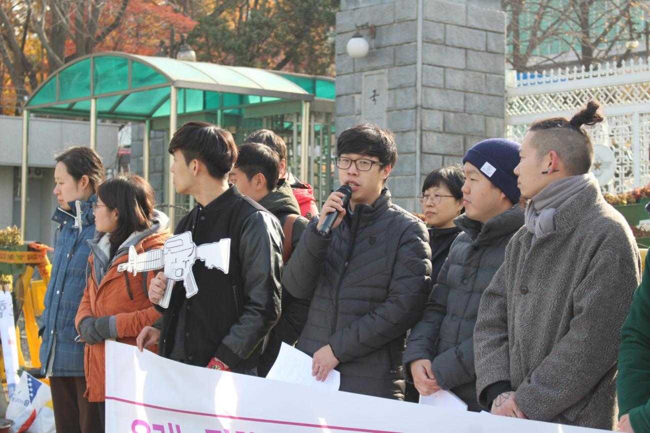 Activistas coreanos protestando