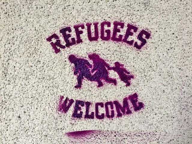 refugees welcome graffiti 