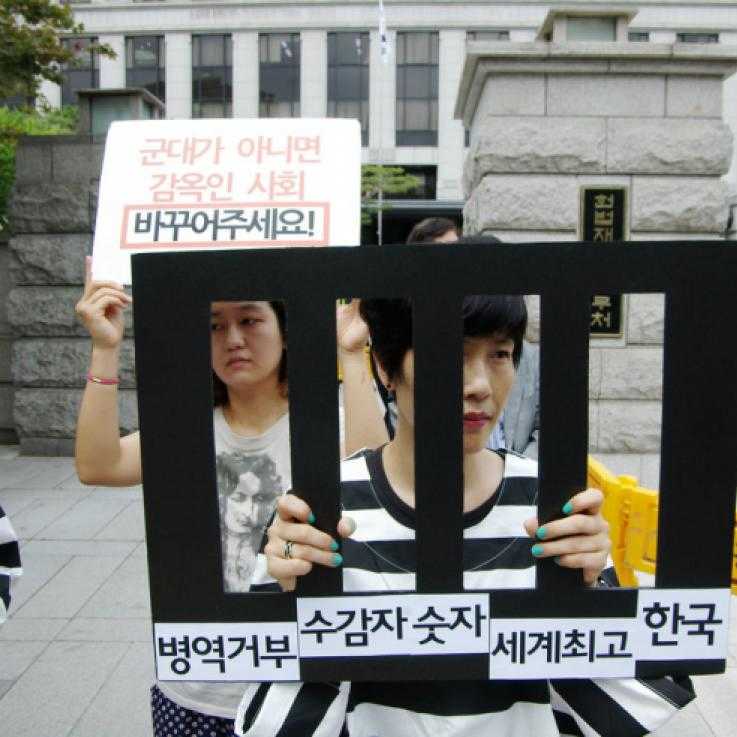 Activists protesting in support of conscientious objectors in Seoul